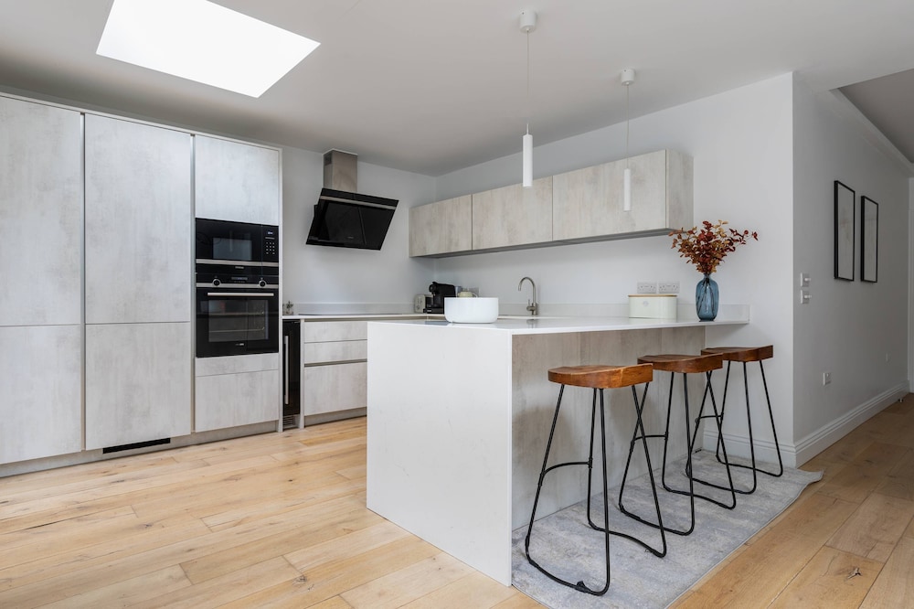 Priory Road III by Onefinestay