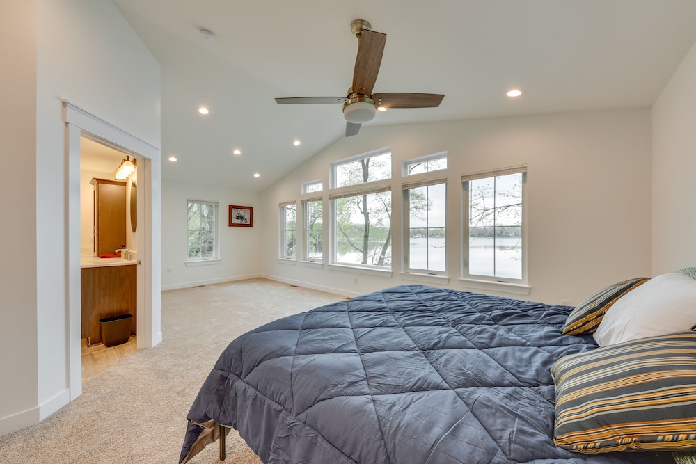 Burlington Vacations - Lakefront Burlington Vacation Rental: Dock Beach - Property Image 31