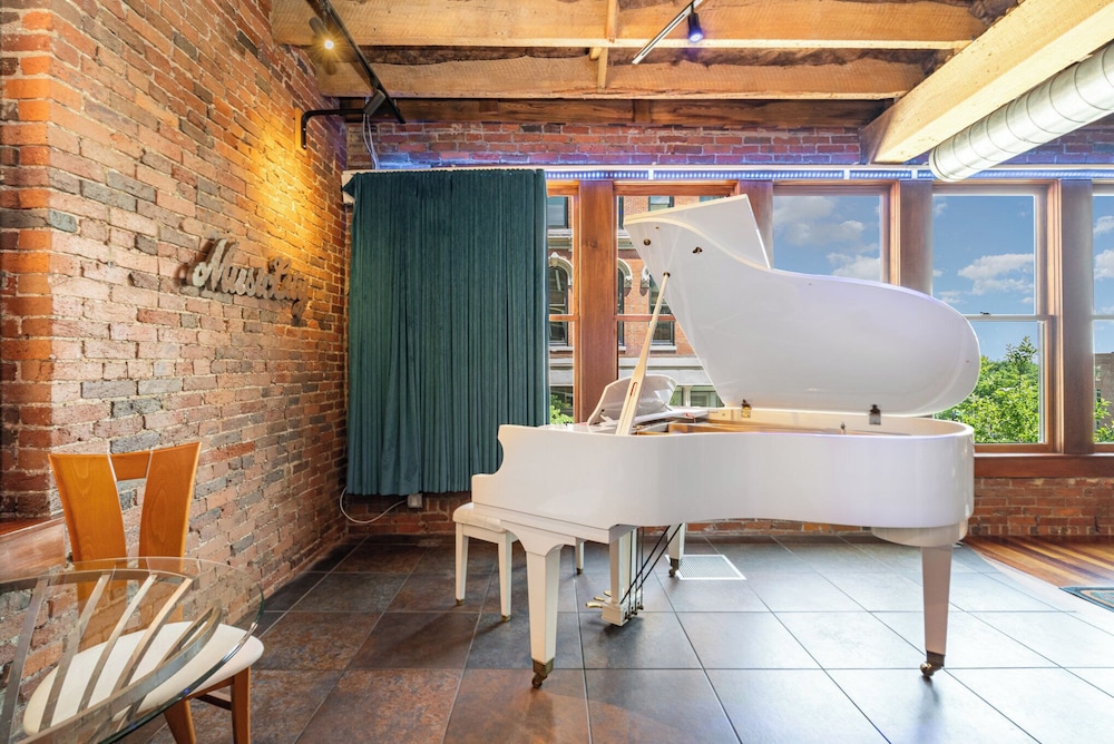 Jamloft - Printers Alley - Walk to Broadway
