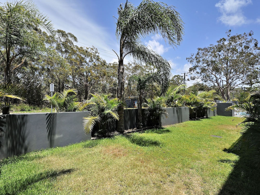 Shoal Bay Beachclub Apartments