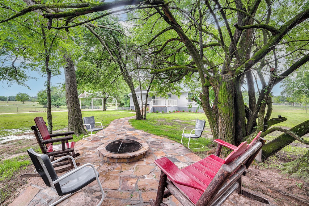 < 1 Mi to Lake Fork: Appy Haven in Yantis