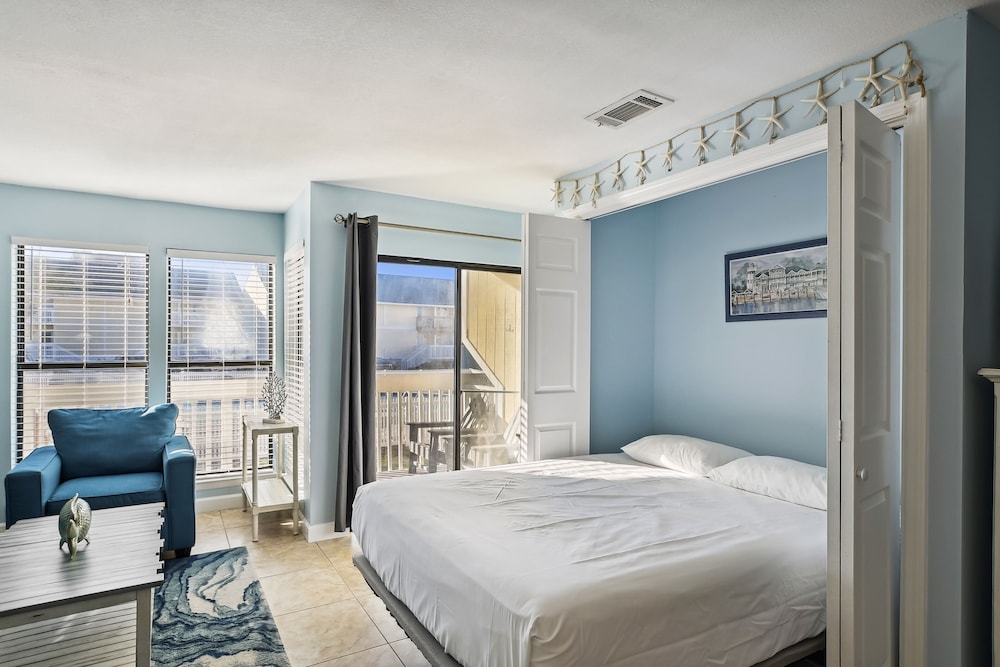 Sandpiper Cove 8112 Studio Bedroom Condo by RedAwning view 3