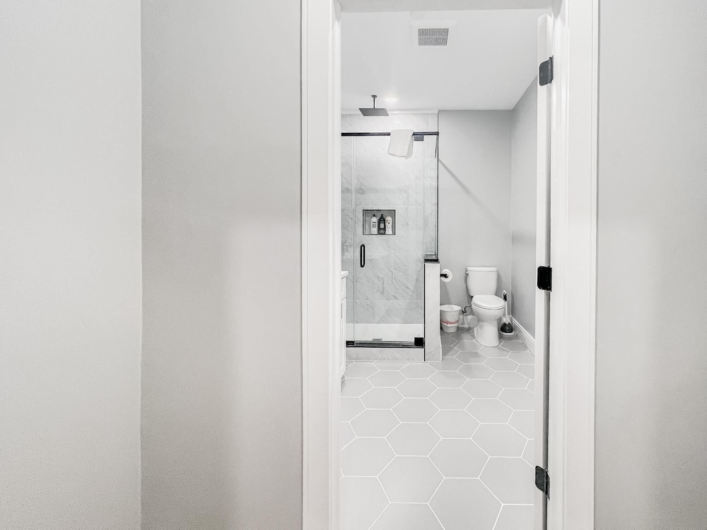 Boston Vacations - Luxury 2BD 2BA Near Logan Airport and T Station - Property Image 45