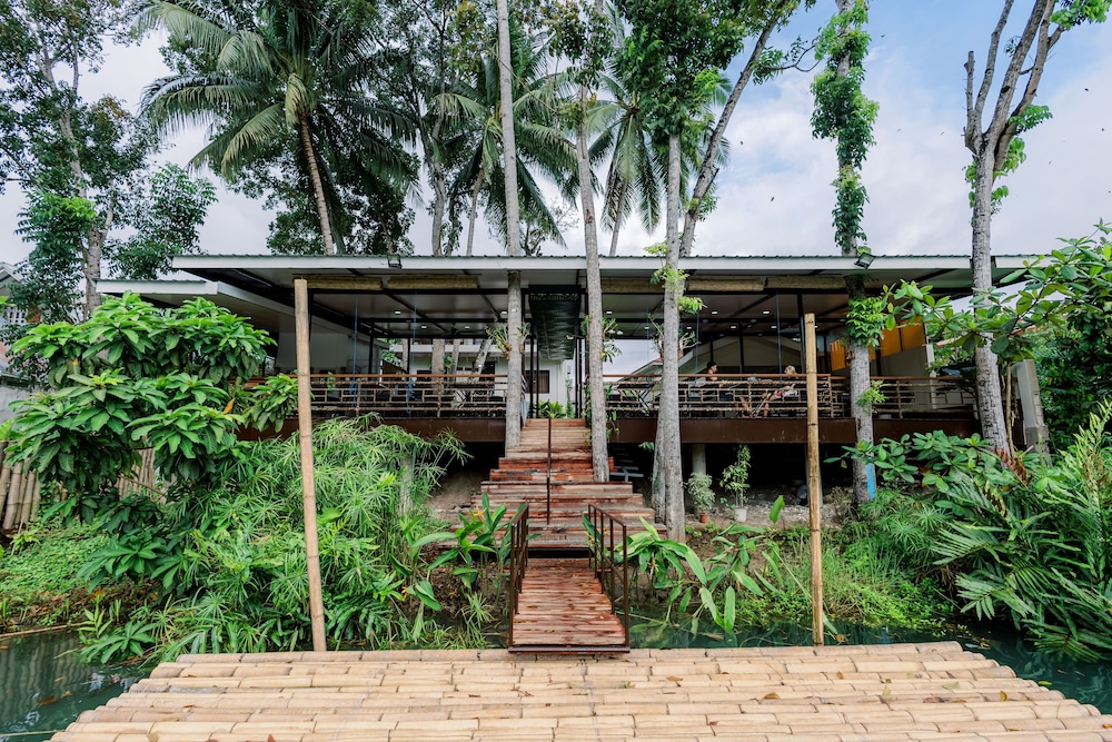 LOBOC RIVERSIDE INN and RESTAURANT