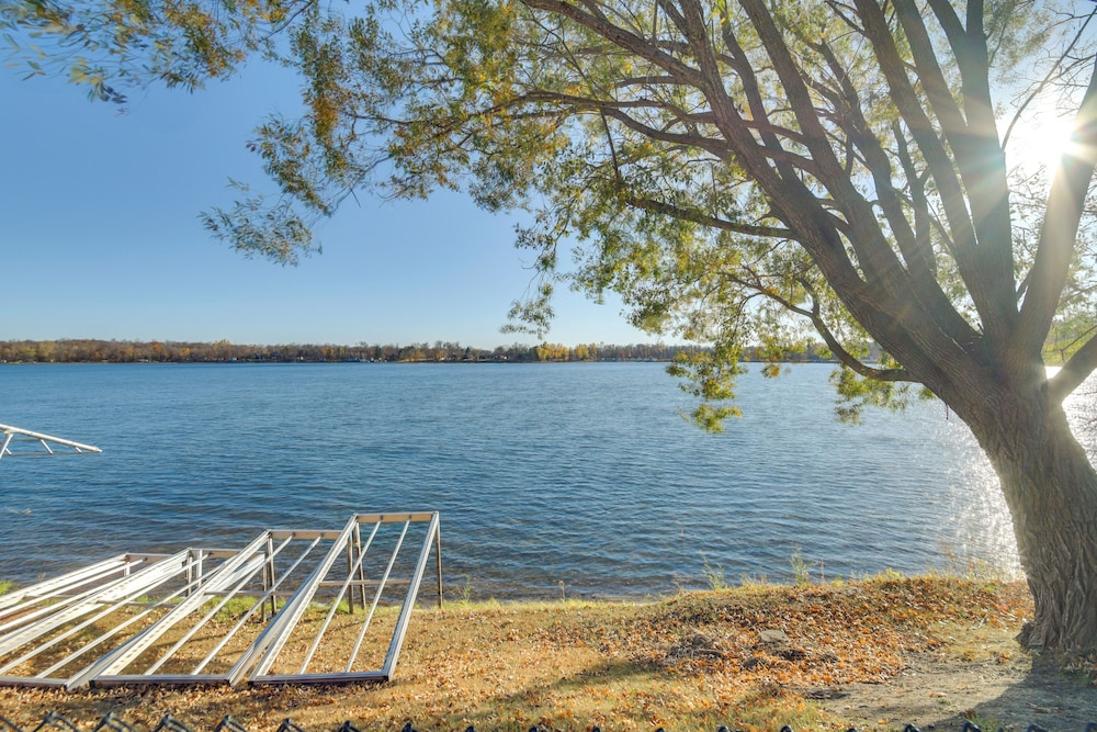 Pet-friendly Cabin on Star Lake: Fire Pit & Grill!