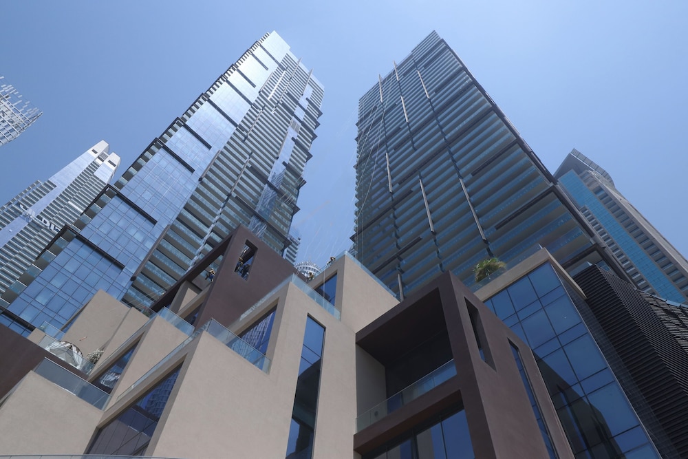 OYO Home 258 1BHK Marina Gate 2