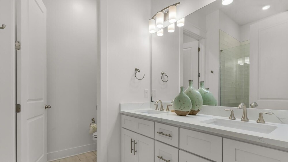 Sleep up to 28 - 2 Homes Side by Side - Close to Beach & Community Pool!