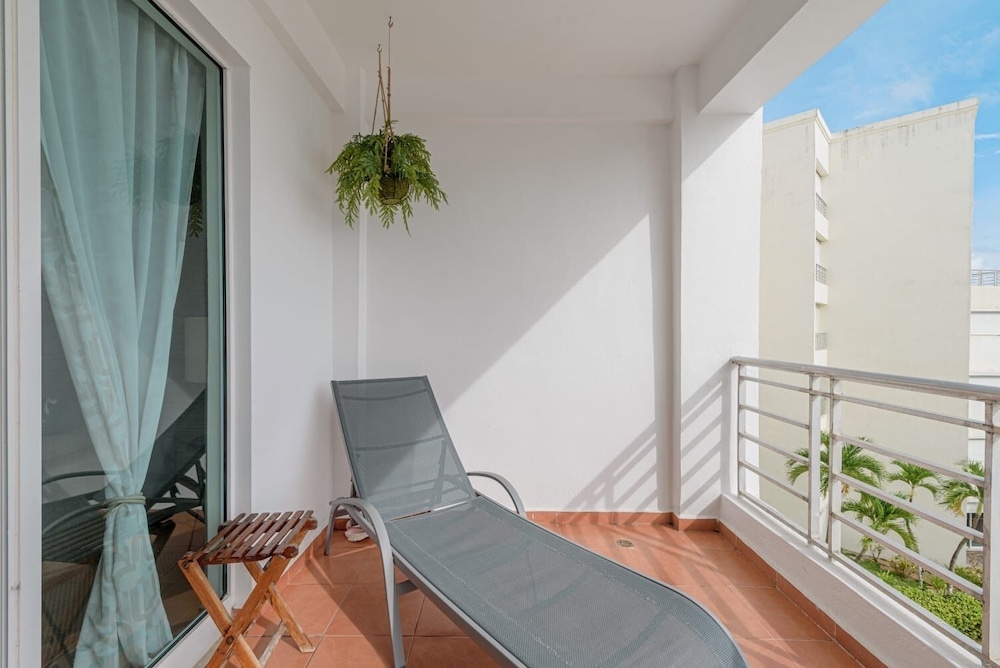 Beachfront Condo Costa del Sol Sleeps 6