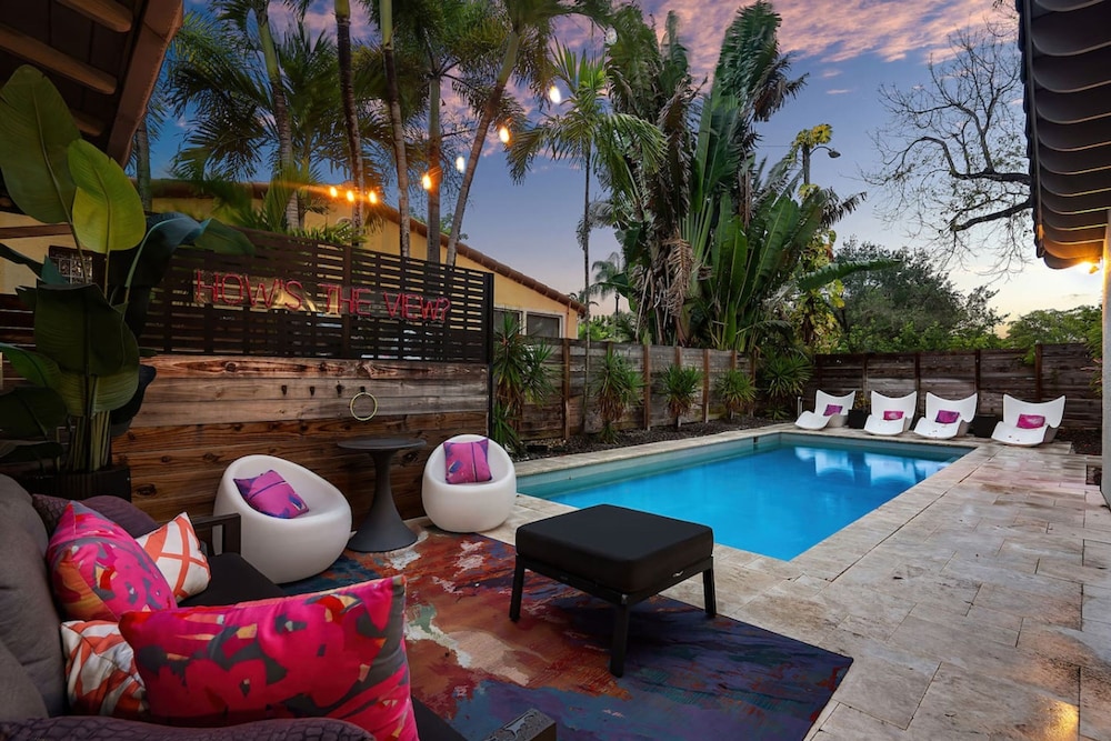Luxe 5BR 4BA Heated Pool 10 Min to Beach BBQ
