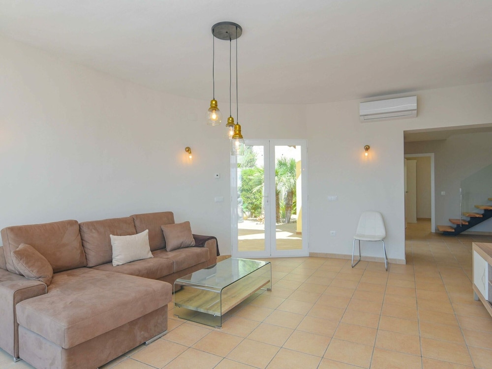 Coastal Villa With Pool photo 3
