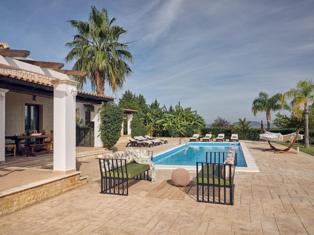 Olive Grove Luxurious Villa With Private Pool Est