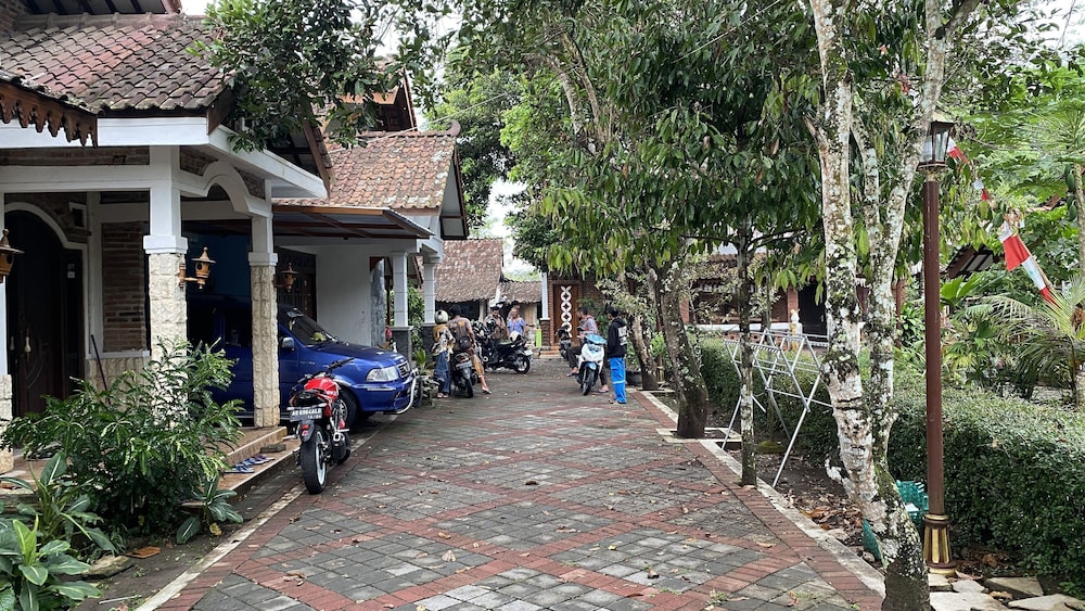 Homestay Candi Pawon Fahrurohman Syariah view 4