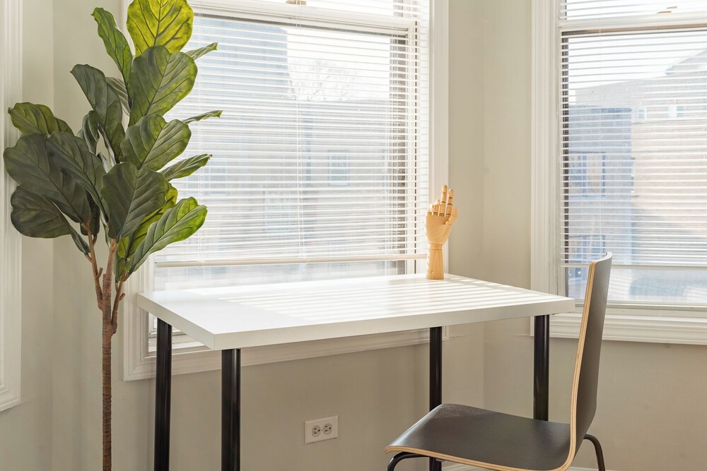 1BR Apt in Lincoln Park - Lincoln 3E