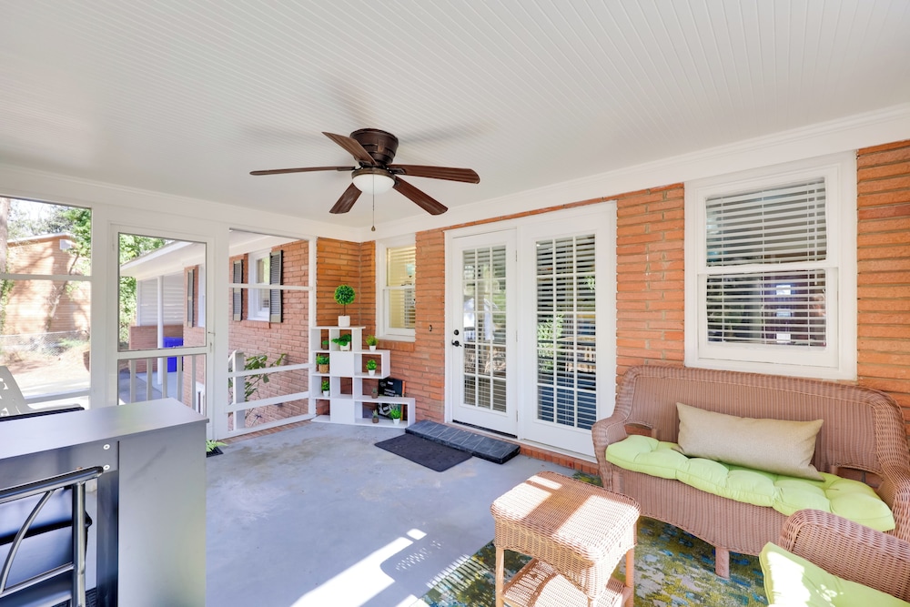 < 2 Mi to Ecu: Cozy Greenville Getaway w/ Porch!