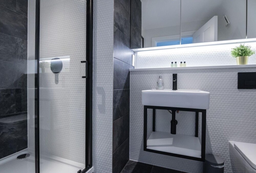 Royal Kensington Penthouse IX- 3 bed