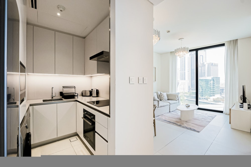 Luxury at JBR Jumeirah Gate Tower 1