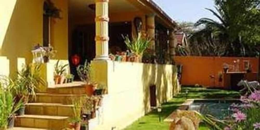 Sleepy Gecko Guest House