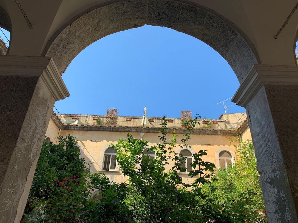 Relais il Chiostro Historic Courtyard and Panoramic Terrace near Sorrento — 12