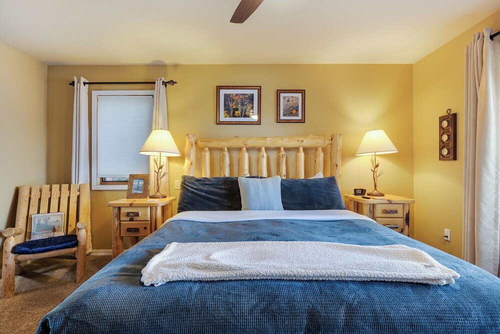 Tahoe Mountain Retreat Sleeps 12!