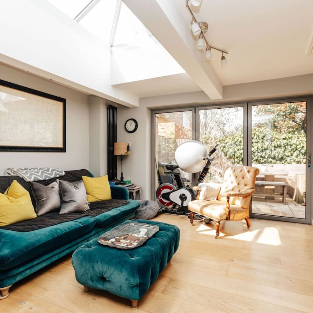 The Limes-3 bed Central Henley view 5