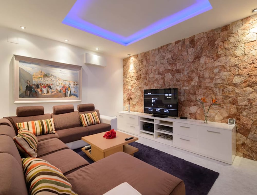 Majestic Villa Near San Antonio
