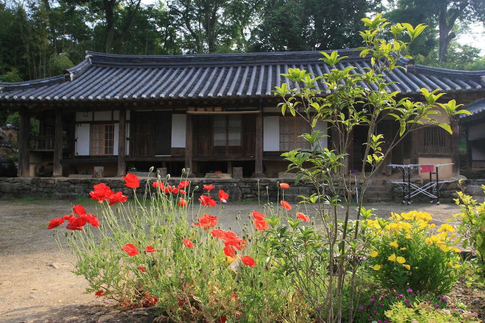 Yi Jin-rae's Historic House