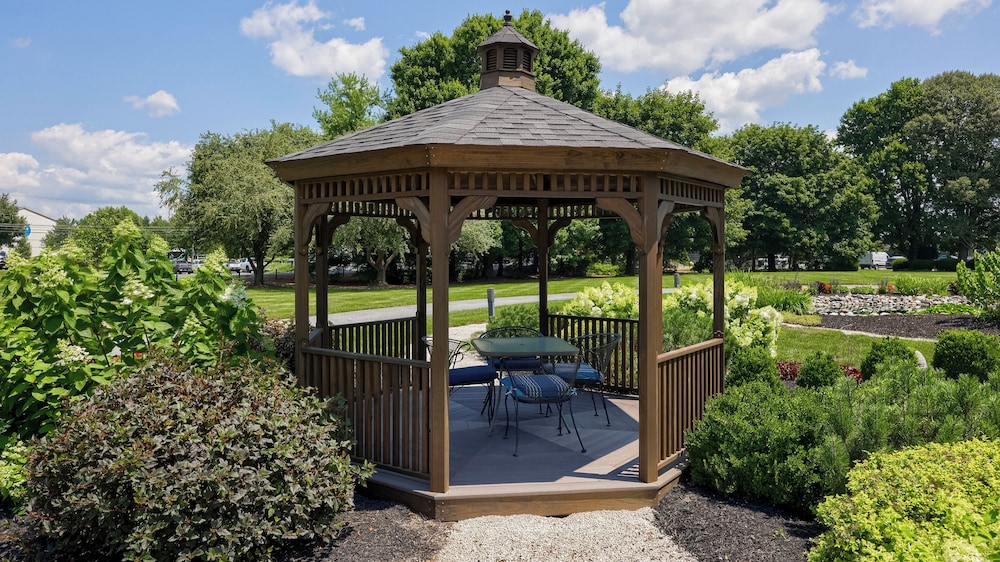 Twin Pine Manor Bed & Breakfast