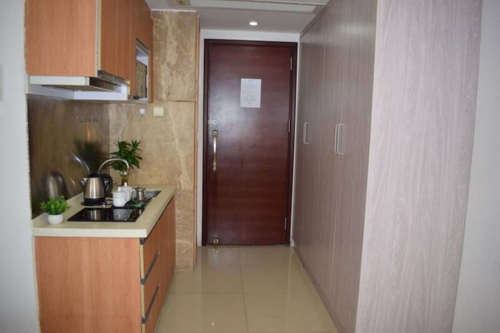 Lingnaying Business Apartment view 4