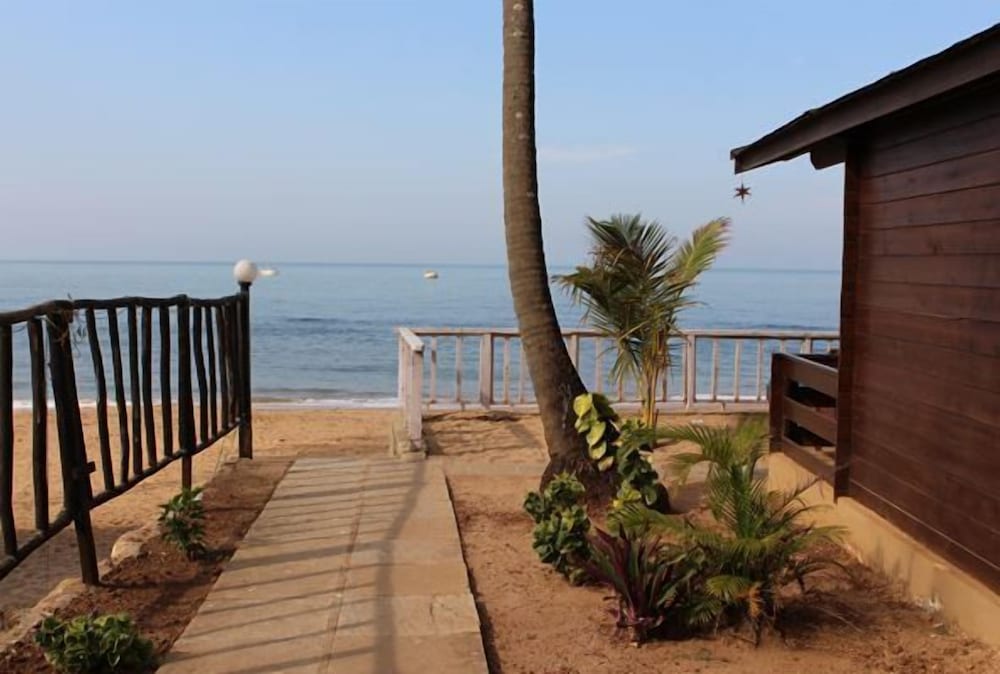 Vista Praia Beachfront Cottages