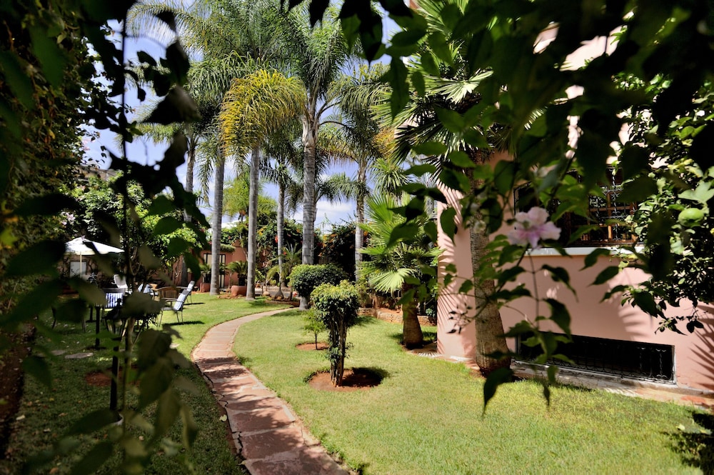 Lhostel
