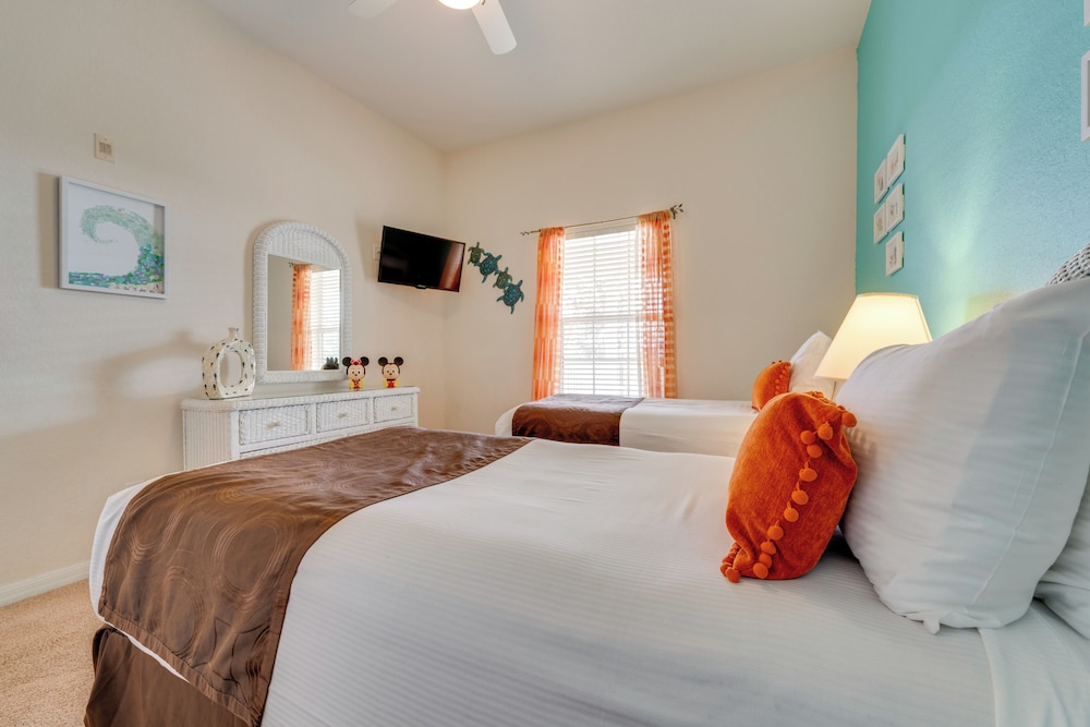 Balcony & Beach Access: Bahama Bay Resort Condo!