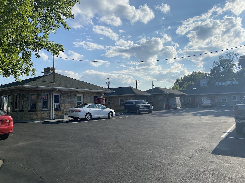 Gateway Inn - Property Image 11