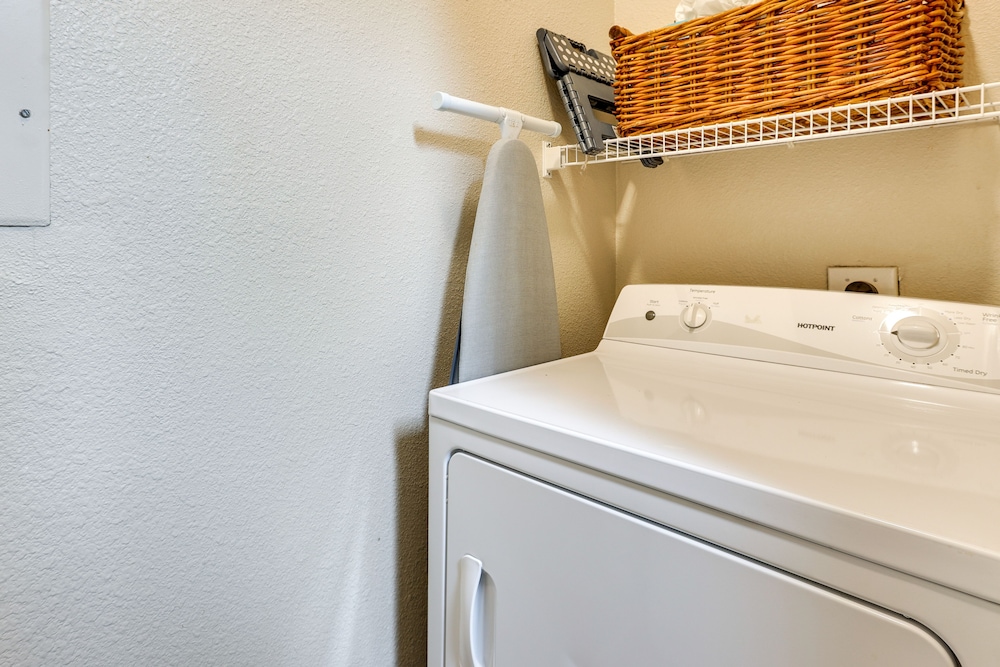 Walk to Papago Park: Central Phoenix Condo