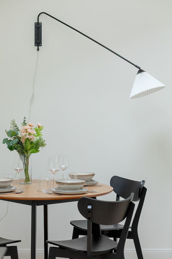 Bright Apartment Poznań by Renters