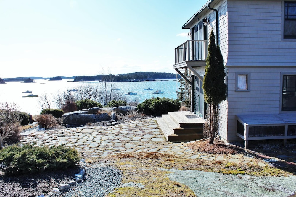 Gulls Ledge