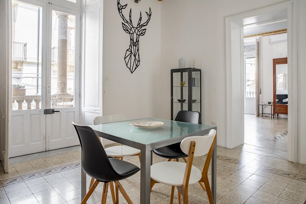Cavour Apartment With Balcony by Wonderful Italy photo 3