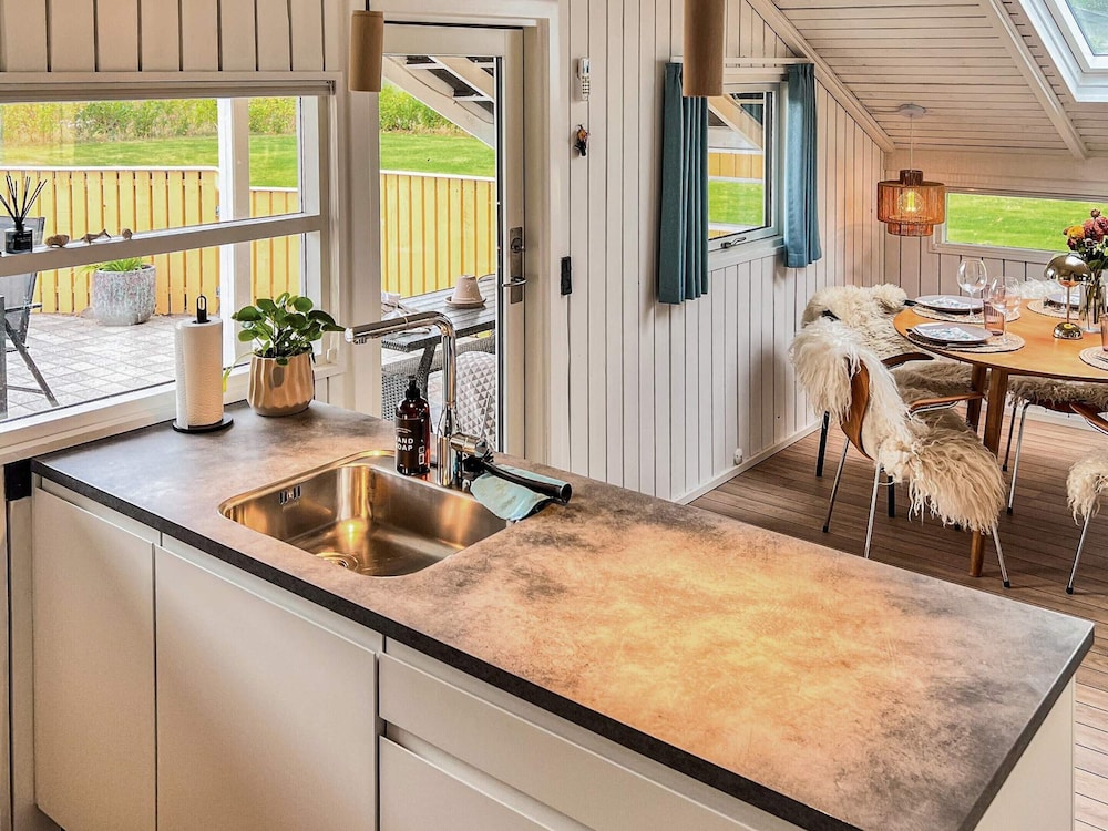 6 Person Holiday Home in Vaeggerlose