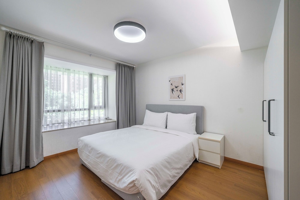 Tyms Morden 3BR 2BA APT Bella Vita