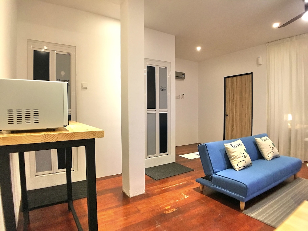 iBook7 - 2 Bedroom Gurney Studio Suite by iBook Homestay