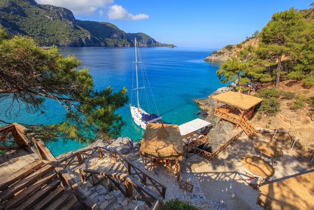 Private Island-Style Ultra Luxury Villa Estate