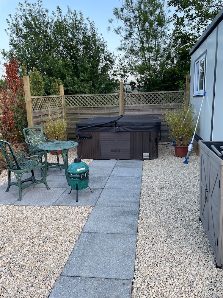 Birch Tree Lodge, Sleeps 4, Set in 3 Acres