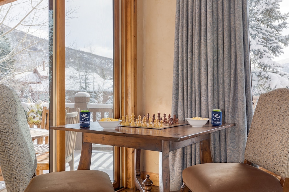 Telemark Luxury Retreat by Avantstay Stunning Views w Hot Tub Theatre Room and Pool Table