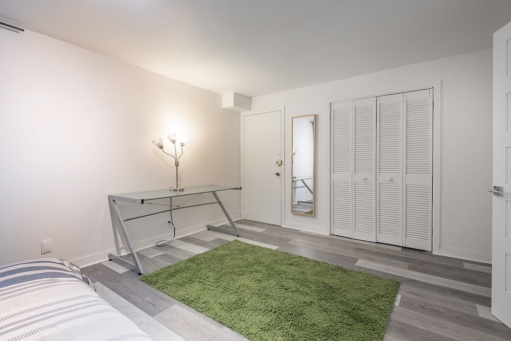 1BR APT in the HEART of Downtown-1