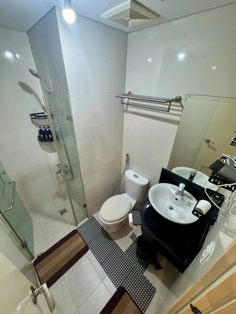Newport Stay Walk to Naia T3
