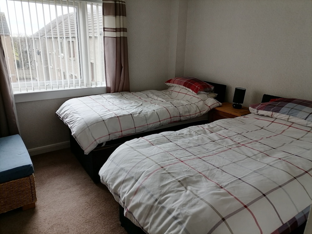 Inviting, Light and Airy 3-bed Apartment in Wick view 3