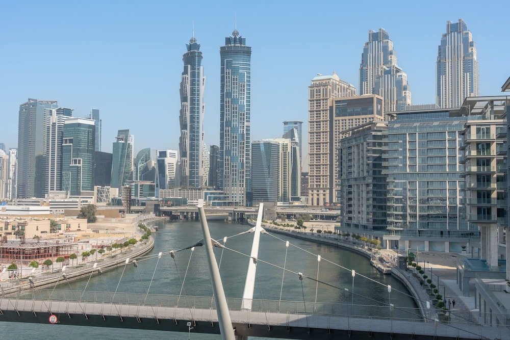 Elegant Relaxing 3-bedroom Apartment in Perfect Location at Canal Front 6