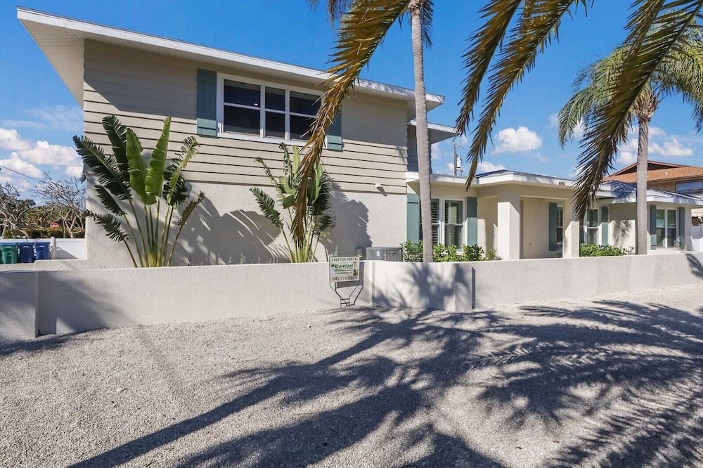 Surf Riders 4 Bedroom Home