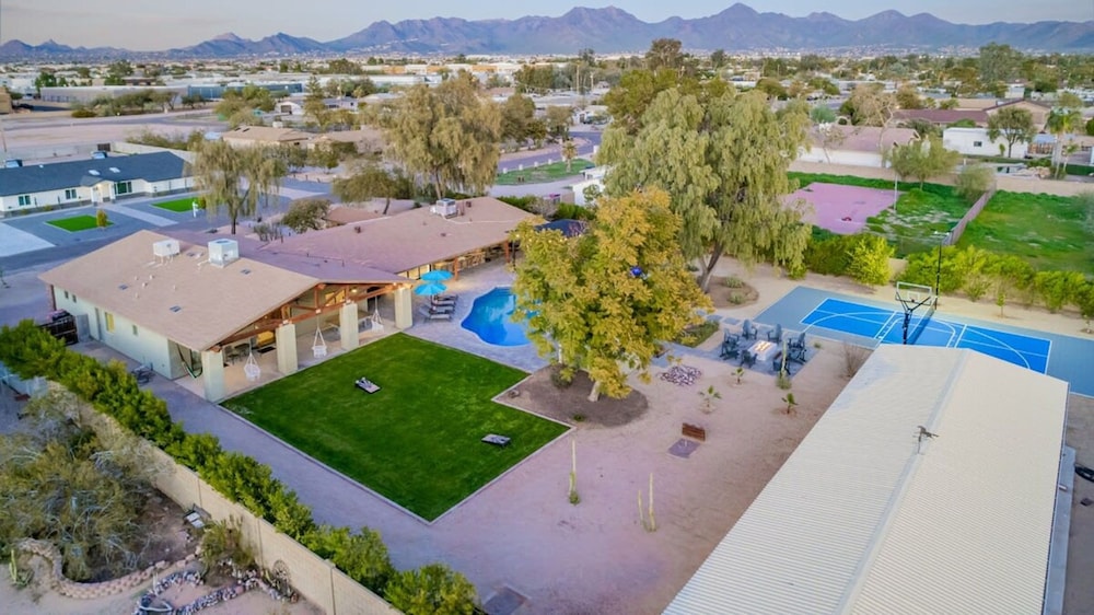 Scottsdale s Largest Hot Tub Davenport Ranch Estate