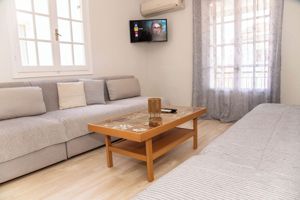 Antonia's Apartments