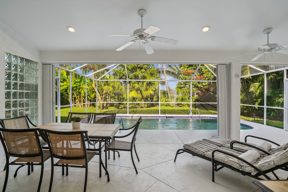 Relaxed Tropical Retreat 5 Miles To Beach 3 Bedroom Home